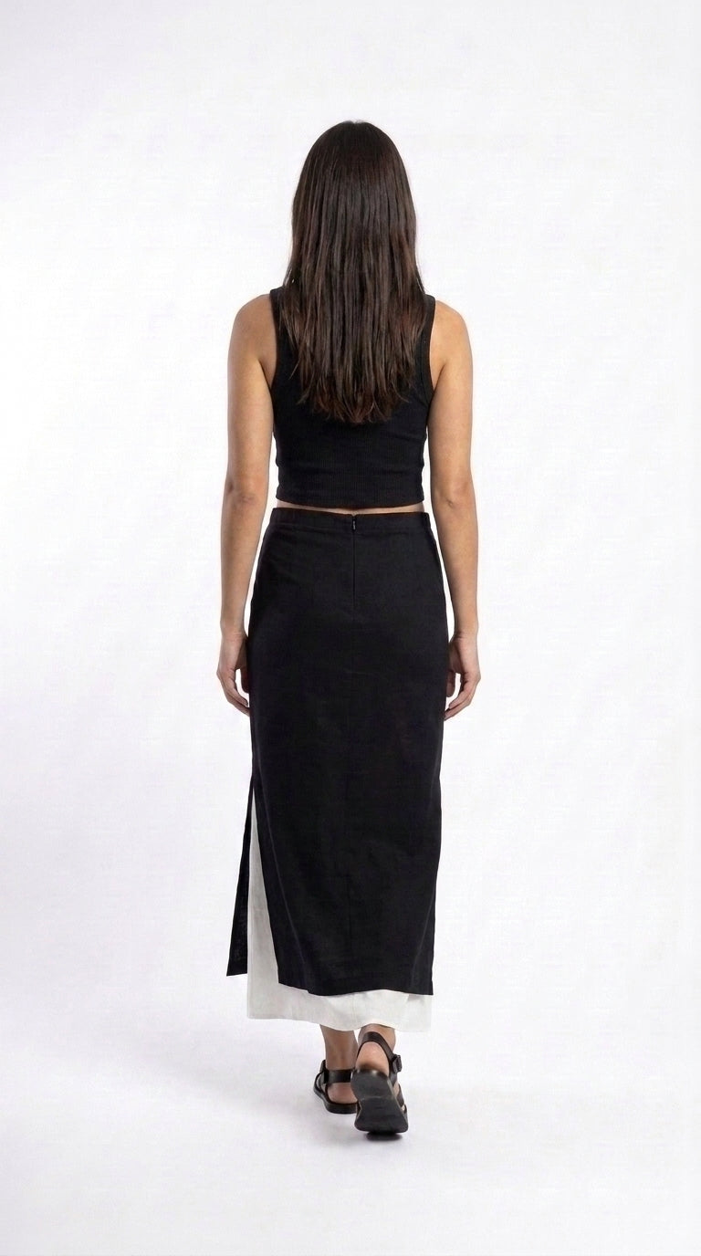 ABla long skirt