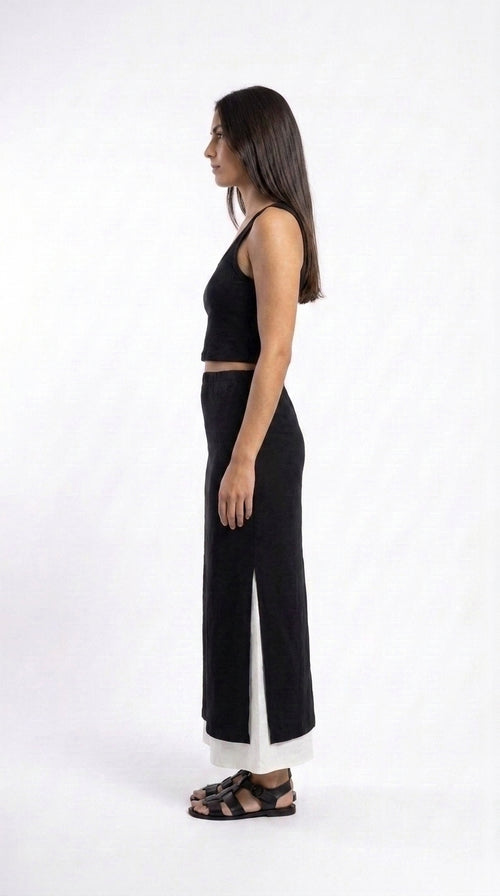 ABla long skirt